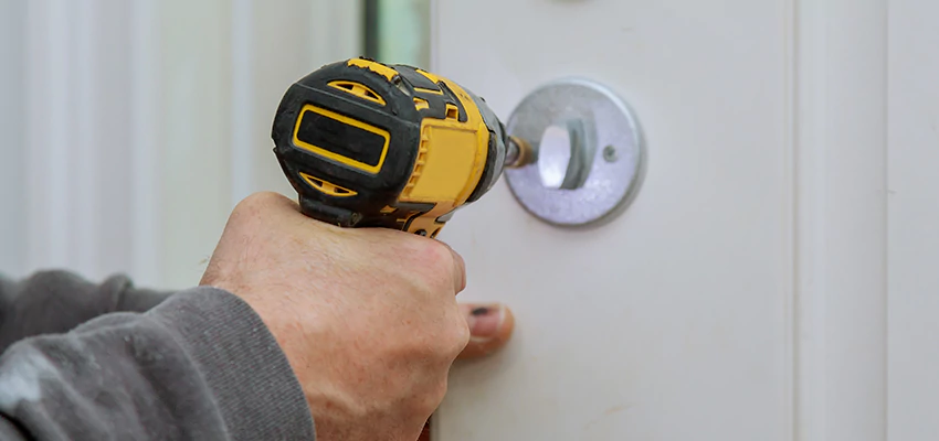 Street Locksmith For Smart Lock Repair in Tallahassee, FL